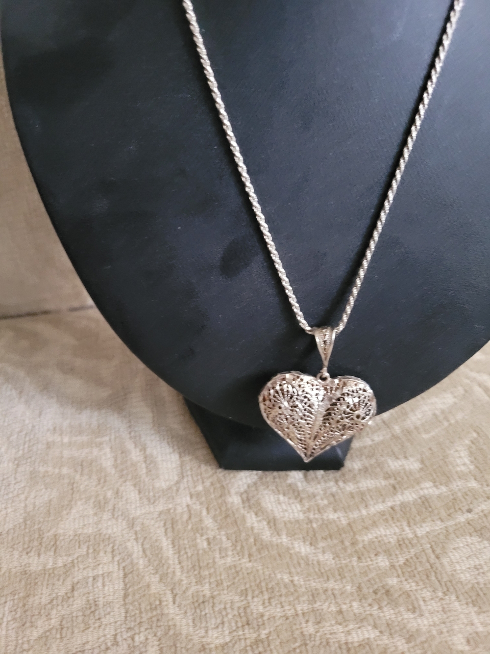 Heart Filigree Pendant Necklace in Silver